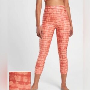 Athleta Elation printed capri legging Tahiti island coral size small